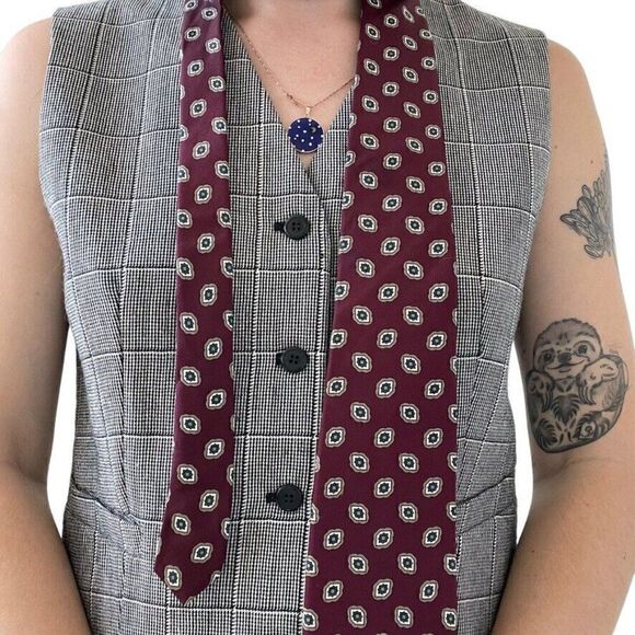 Vintage 1980s Christian Dior Red 100% Silk Dark Academia Paisley Preppy Tie - Picture 3 of 3